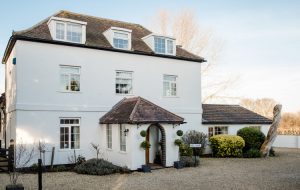 Fabulous riverside party house to rent for large groups, hen and stag parties